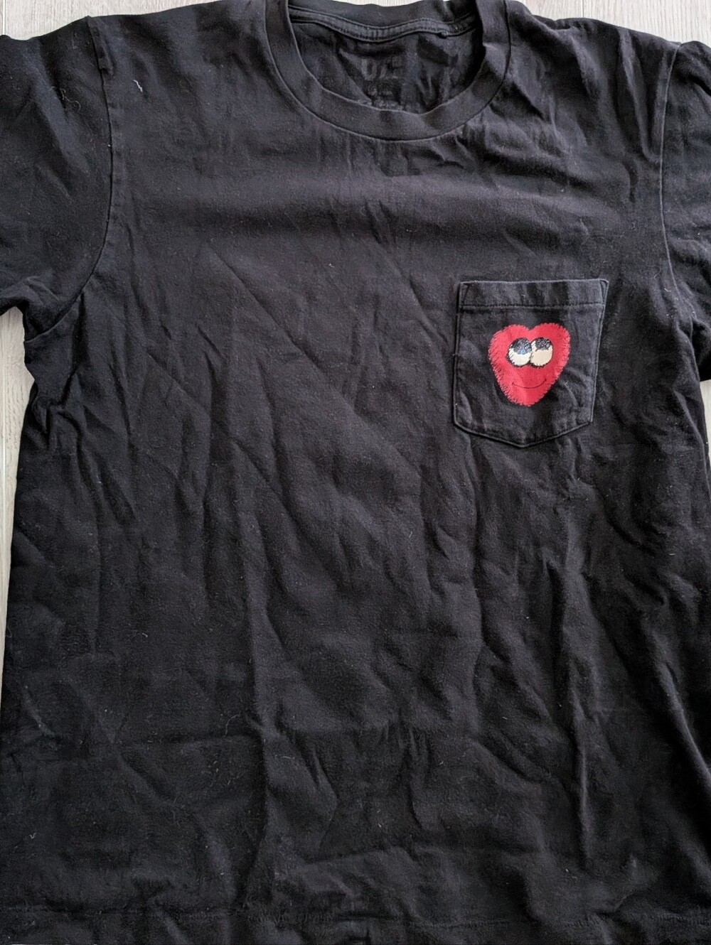 Vtg Uniqlo Kaws Heart Pocket T Shirt Blac